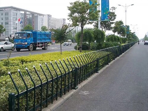 草坪护栏