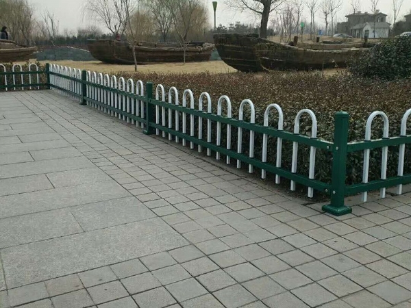 草坪护栏