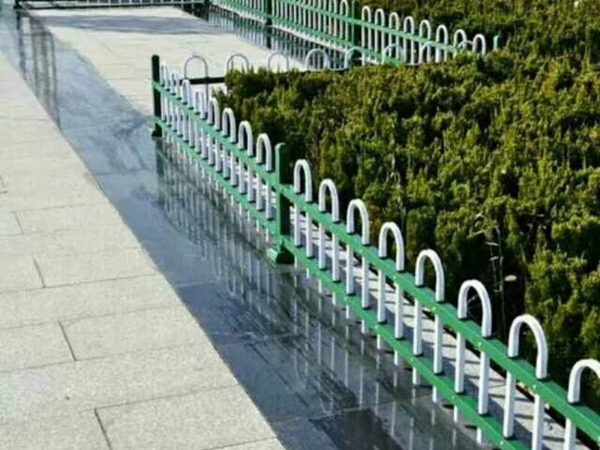 草坪护栏